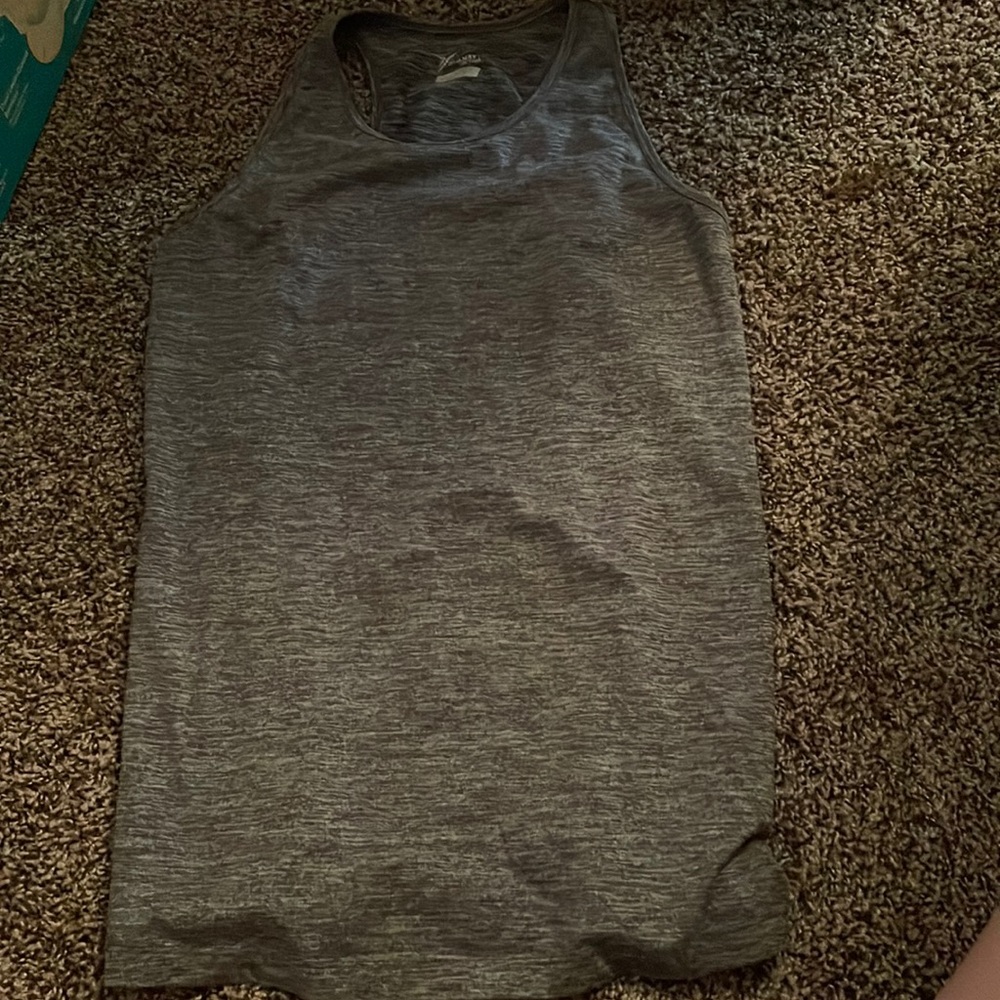 grey workout tank